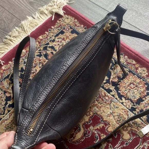 Fossil Small Black Leather Crossbody Bag - Picture 4 of 6